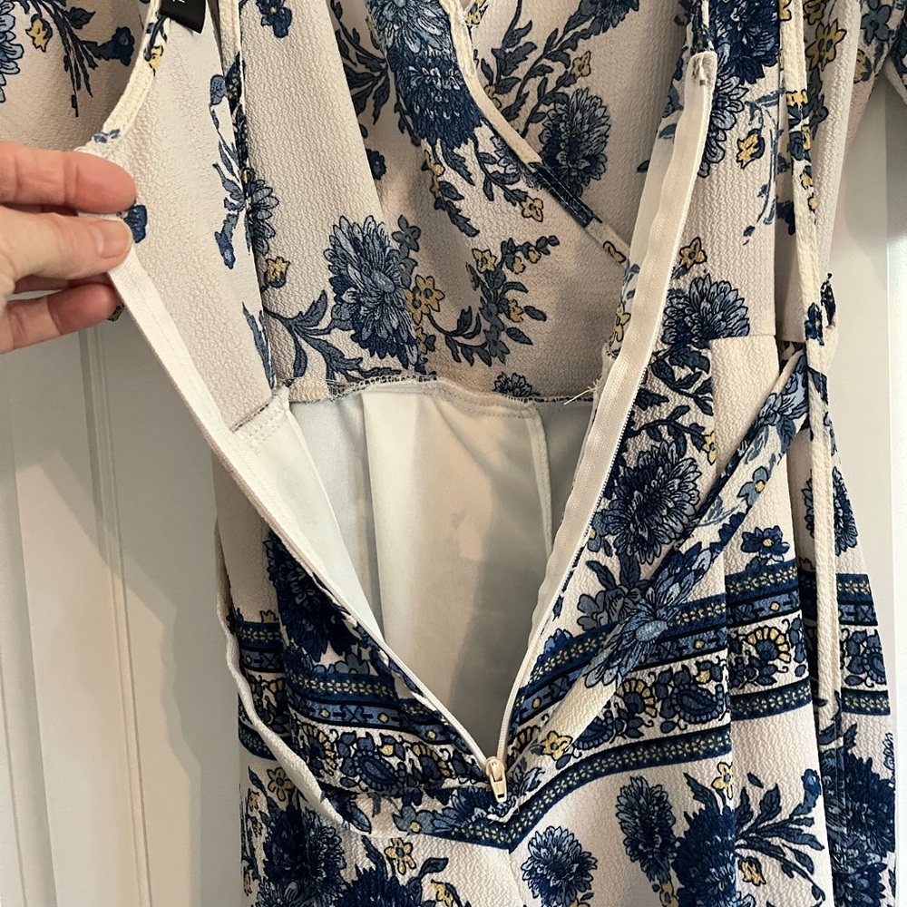 Romper with shorts lining, not see thru comfortable, beautiful, adjustable ties - Picture 4 of 4